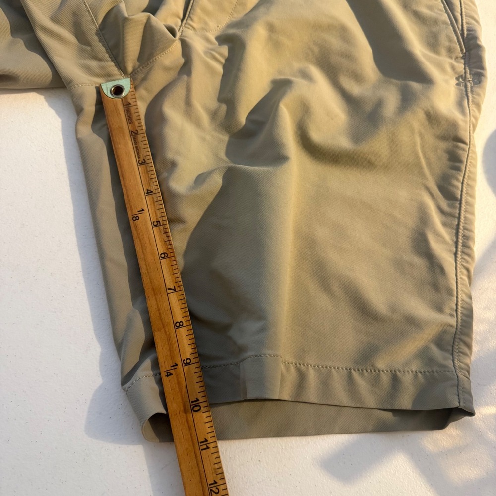 Under Armor Mens 36 Shorts tan Loose Performance Stretch golf‎ casual HeatGear - Picture 6 of 9
